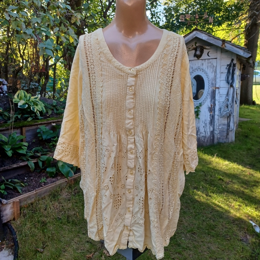 Women’s Cream Eyelet Button-Front Blouse